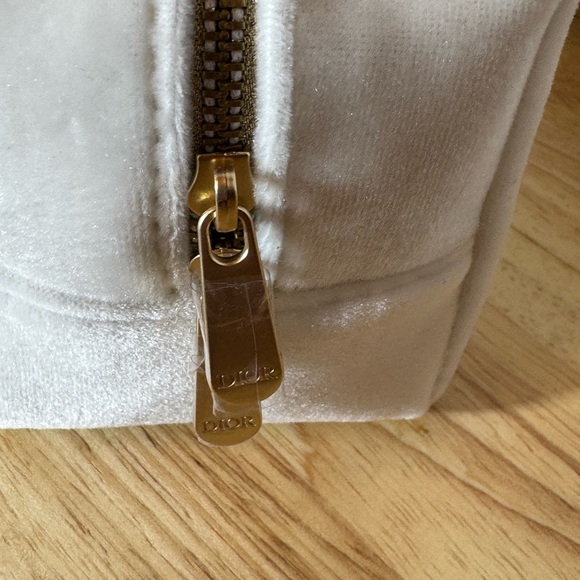 Dior Parfums White Cosmetic Pouch - Picture 2 of 4